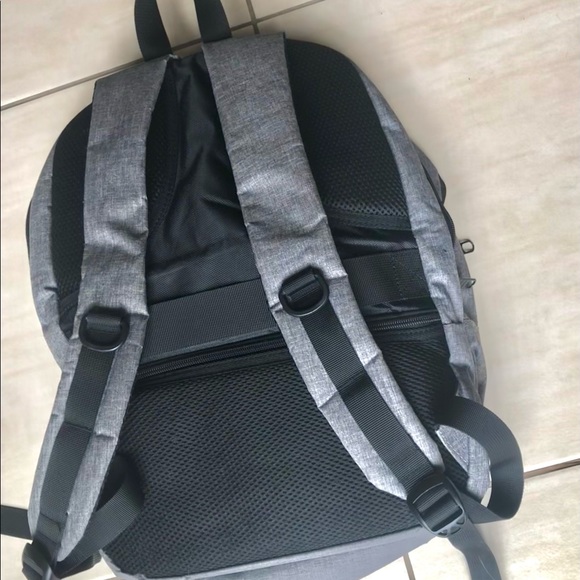 In MINT condition backpack - Picture 2 of 6